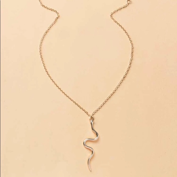 Last one! Best seller! 5 stars! Gold Snake chain necklace - Picture 4 of 5